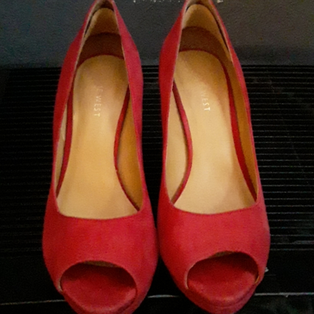 Nine West Peep Toe shoe